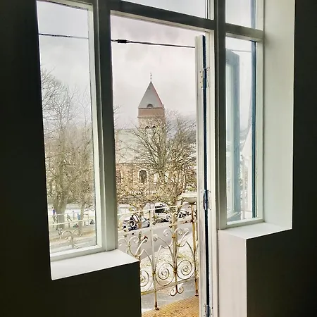 Downtown Historical House With Renovated Apartment