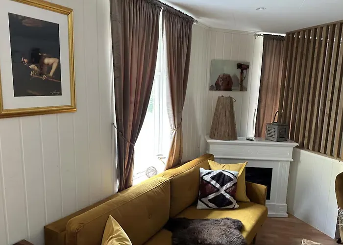Daire Downtown Historical House With Renovated Free P Near Ålesund
